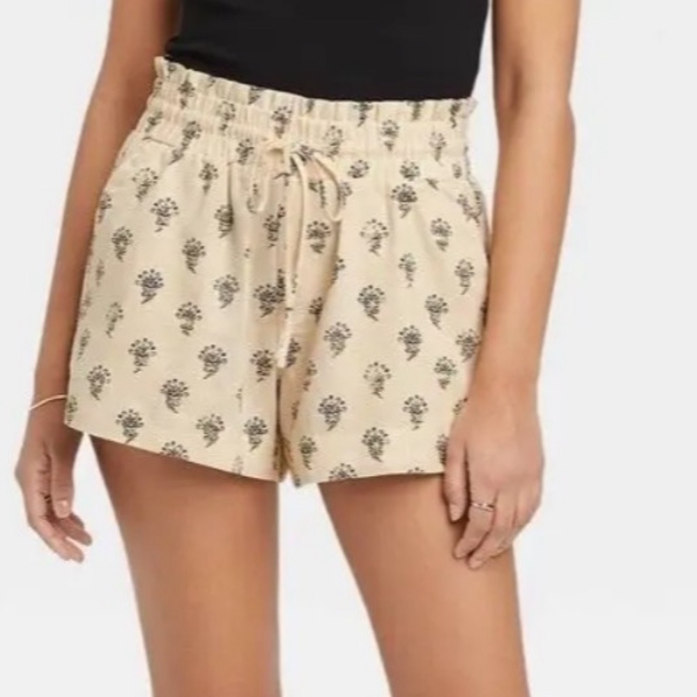 a new day Women's High Waist Shorts - Cream Floral